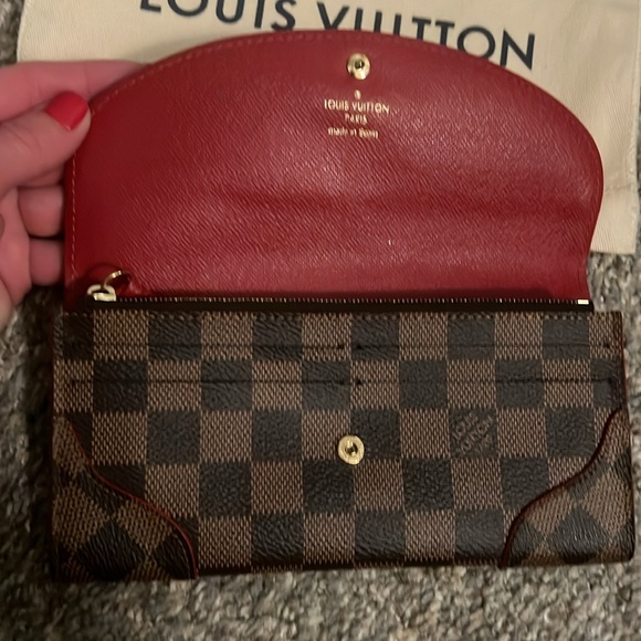 Louis Vuitton CAISSA wallet in Cherry - Picture 7 of 14